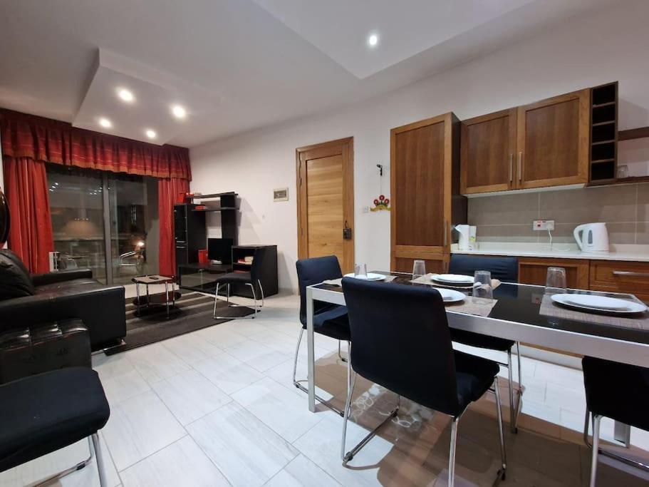 City Center Properties - Modern Two Bedroom Apartment With A Hot Tub And Amazing Location St. Paul's Bay Exterior foto