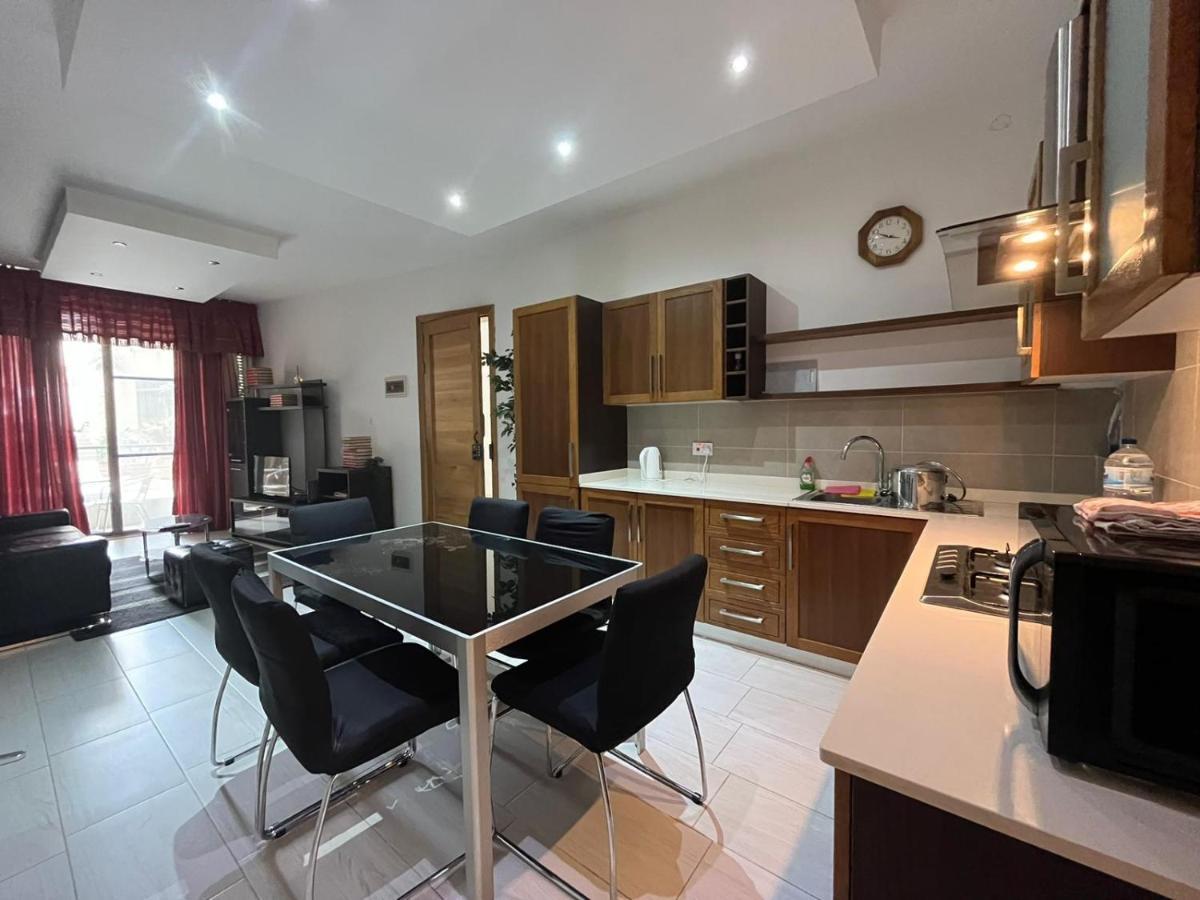 City Center Properties - Modern Two Bedroom Apartment With A Hot Tub And Amazing Location St. Paul's Bay Exterior foto
